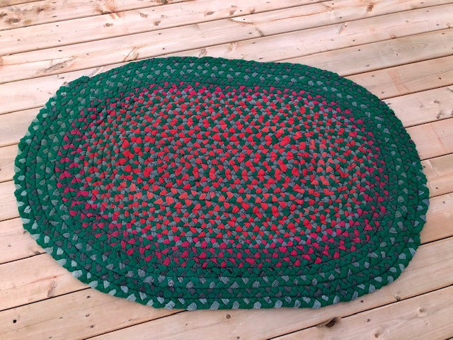green and red oval rug