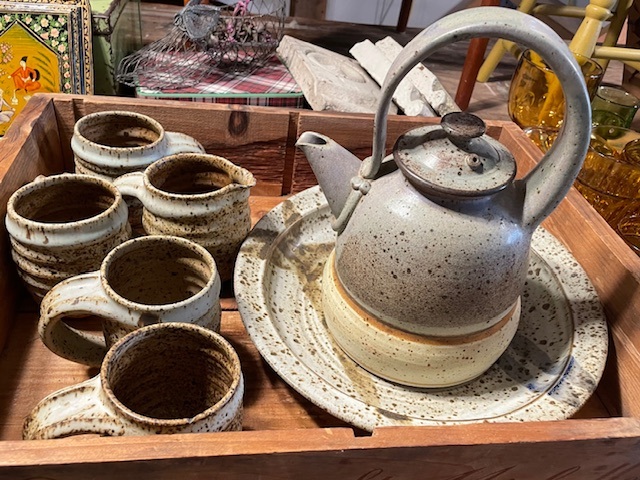 Old kettle and mugs